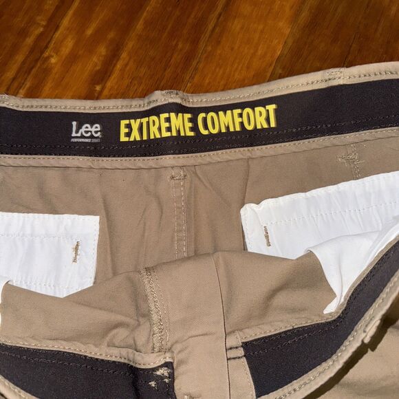 Lee Mens Extreme Motion Cargo Shorts Fawn Tan Brown Size 40 Extreme Comfort - Picture 4 of 5